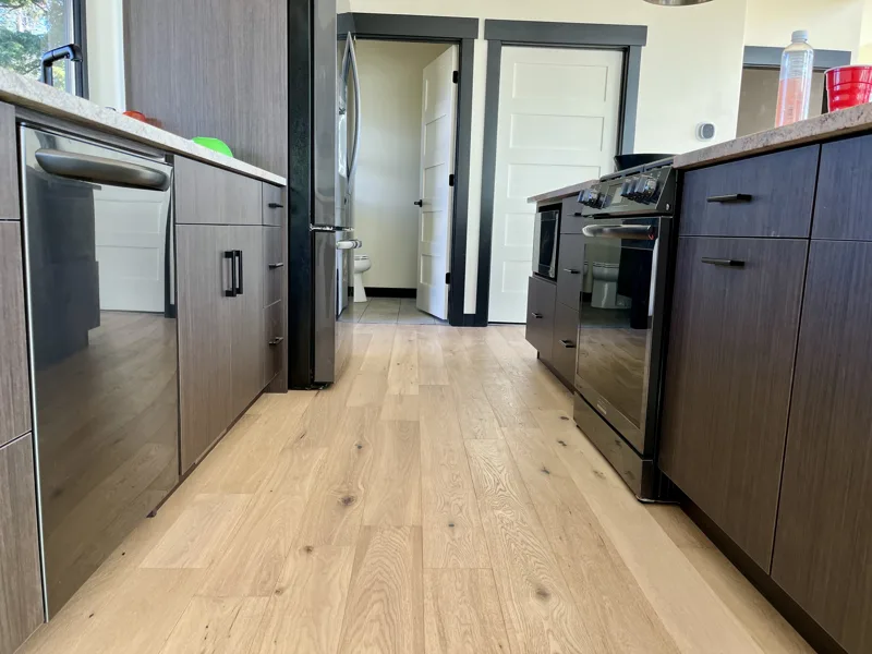 Contemporary kitchen & baths — custom cabinetry by Cozzens Cabinets, photo 4