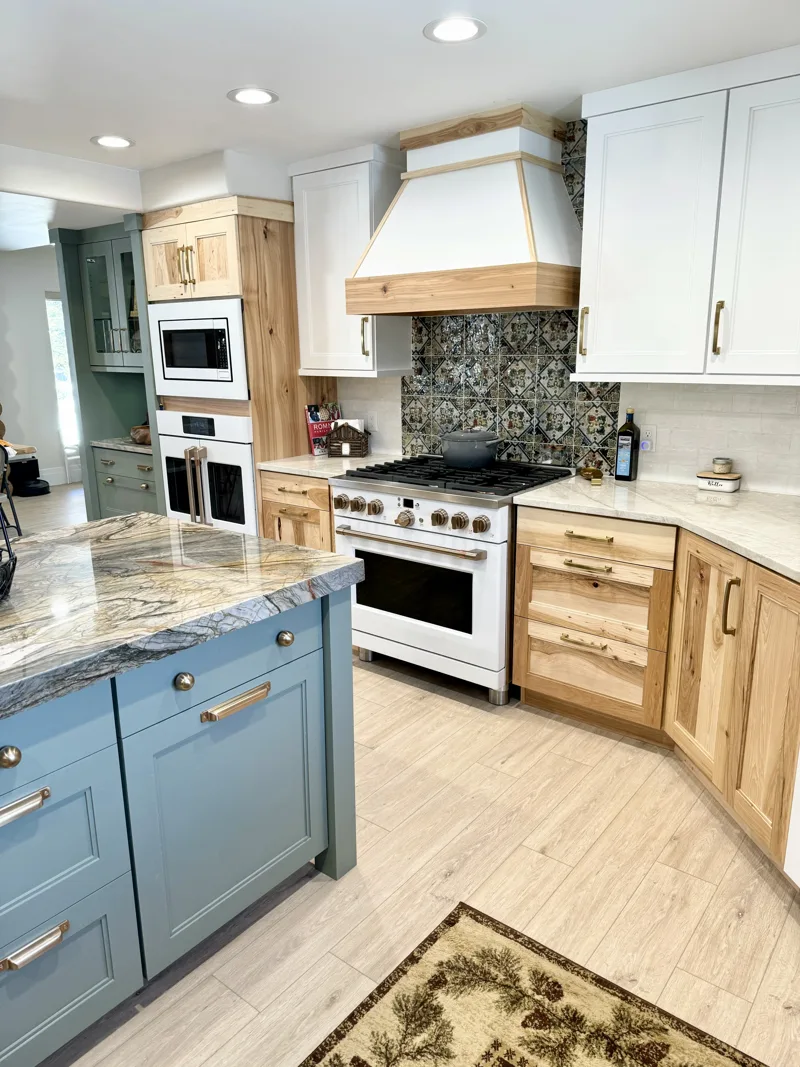 Green island & hickory kitchen — custom cabinetry by Cozzens Cabinets, photo 4