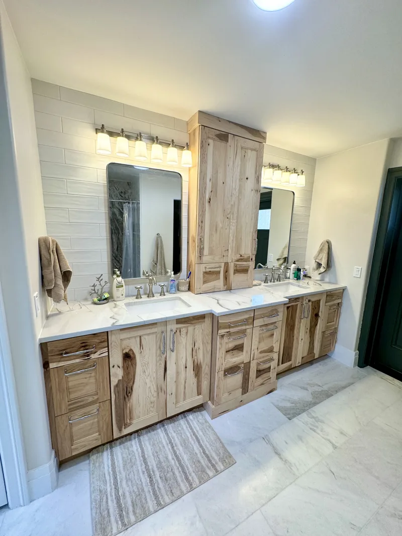 Green island & hickory kitchen — custom cabinetry by Cozzens Cabinets, photo 9