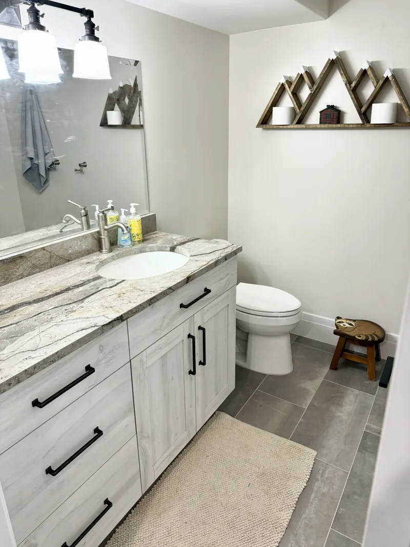 Green island & hickory kitchen — custom cabinetry by Cozzens Cabinets, photo 11
