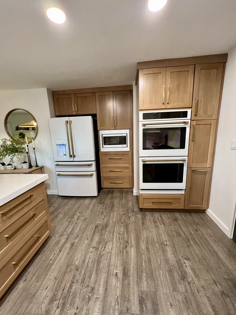 White oak farmhouse kitchen — custom cabinetry by Cozzens Cabinets, photo 7