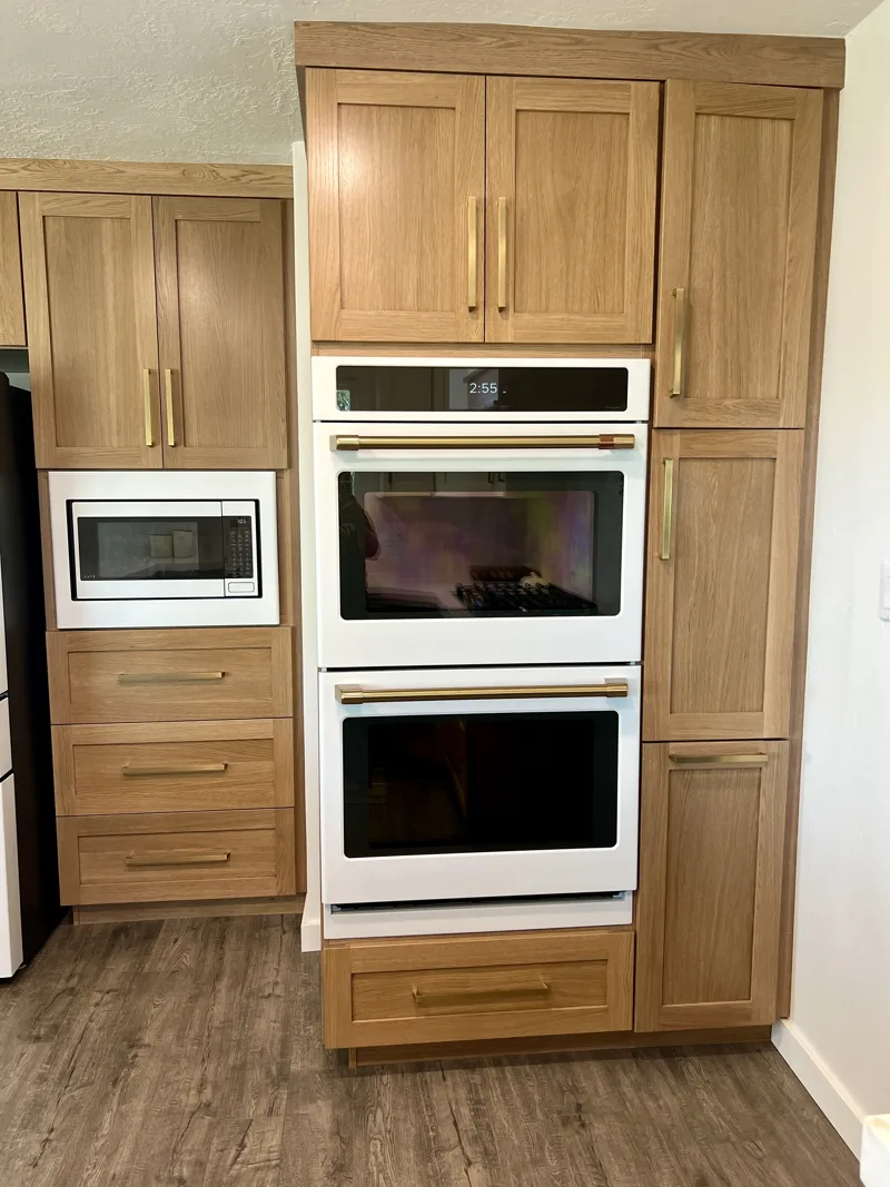 White oak farmhouse kitchen — custom cabinetry by Cozzens Cabinets, photo 8
