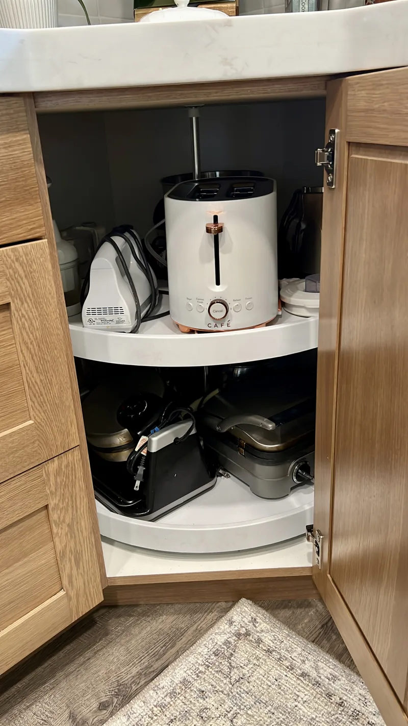 White oak farmhouse kitchen — custom cabinetry by Cozzens Cabinets, photo 17